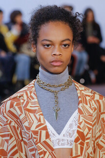 Details Chloé Fall 2018 Ready-to-Wear , Детали коллекции Хлоя осень зима 2018 , Fashion show , неделя моды в Париже , PFW , Paris Fashion Week , Mainstyles